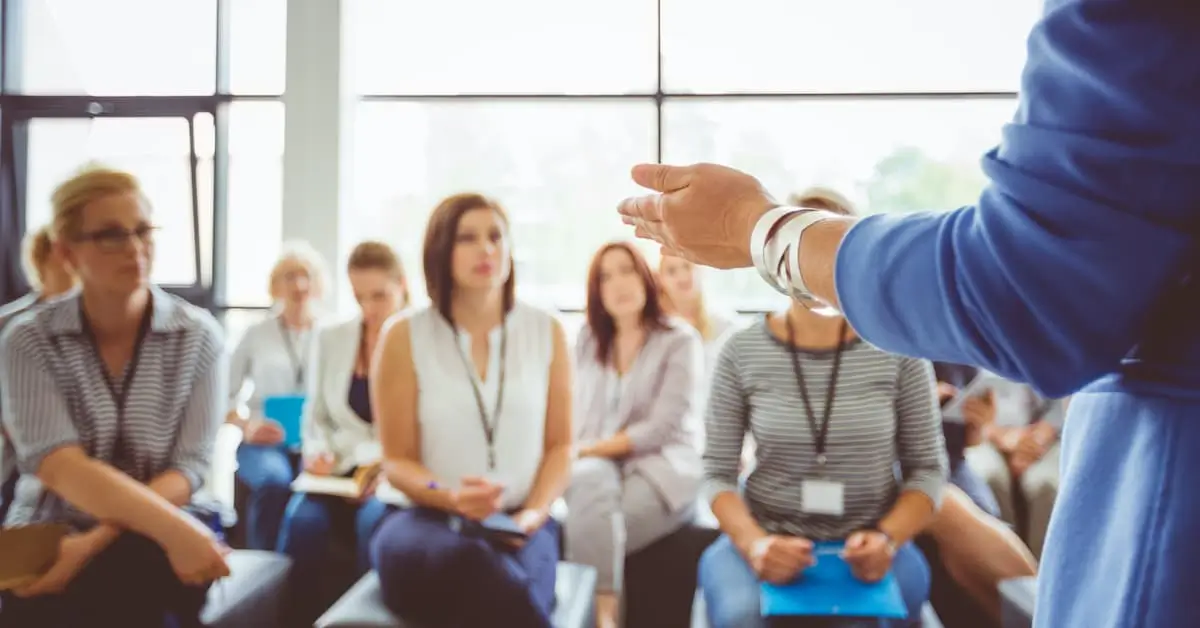Por qué la capacitación no resuelve los problemas de experiencia cuando el origen está en la operación
